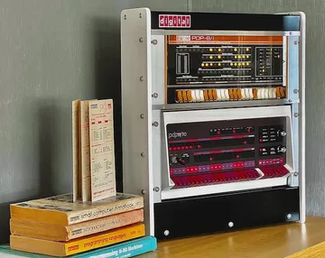 A small cabinet for the PiDP-8 and 11