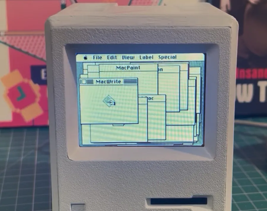 Click to view full size - Closeup of the desktop